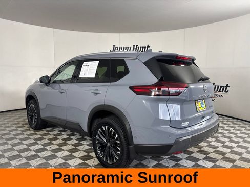 Used 2025 Nissan Rogue SL w/ Tech Package AWD/4WD image 9