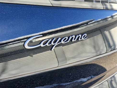 Certified 2023 Porsche Cayenne Platinum Edition image 13
