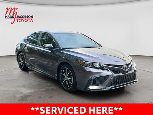 Used 2023 Toyota Camry SE FWD image 5
