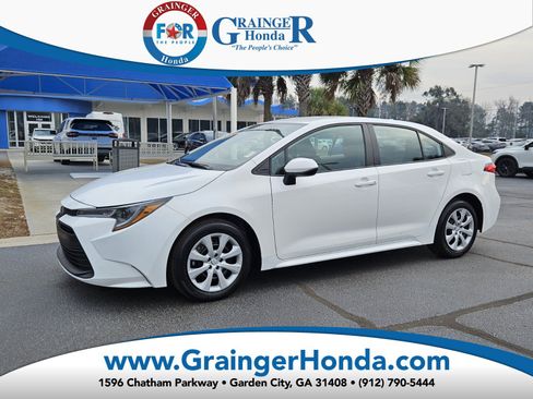 Used 2024 Toyota Corolla LE image 1