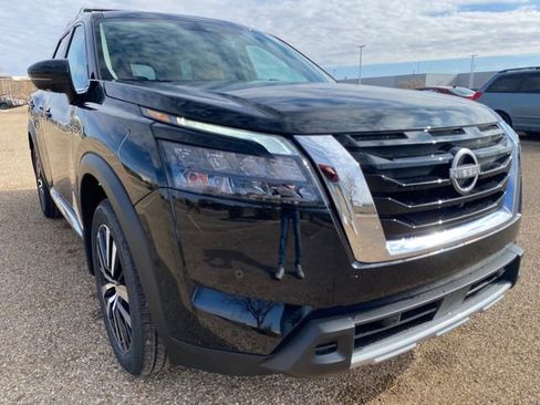 New 2025 Nissan Pathfinder Platinum w/ Cargo Package image 8