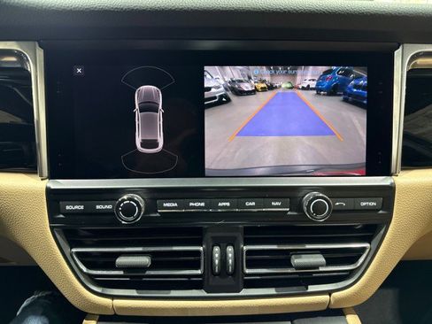 Used 2021 Porsche Macan w/ Premium Package image 86