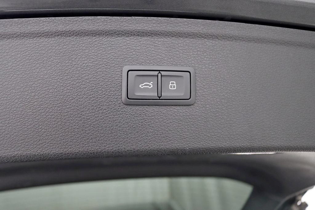 Used 2024 Audi SQ5 Premium w/ 21" Wheel Package AWD/4WD image 34