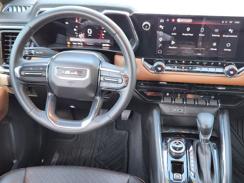 Used 2023 GMC Canyon AT4 w/ AT4 Premium Package image 9