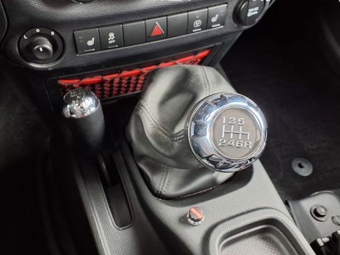 Used 2018 Jeep Wrangler Unlimited Rubicon AWD/4WD image 19