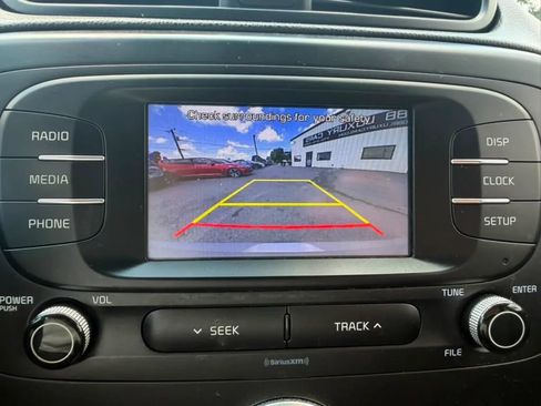 Used 2017 Kia Soul + FWD image 17