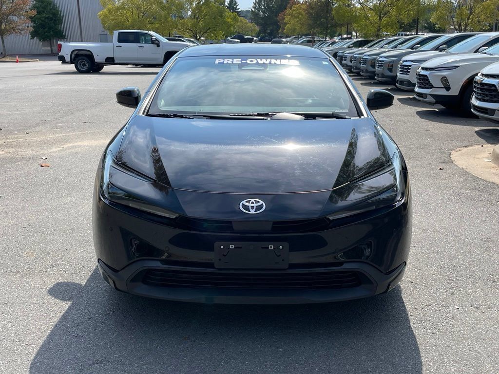 Used 2025 Toyota Prius LE FWD image 2
