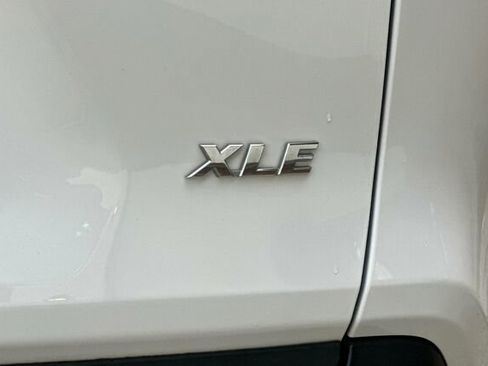 Used 2022 Toyota RAV4 XLE image 38