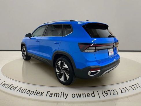 Used 2025 Volkswagen Taos SE w/ Panoramic Sunroof Package AWD/4WD image 3