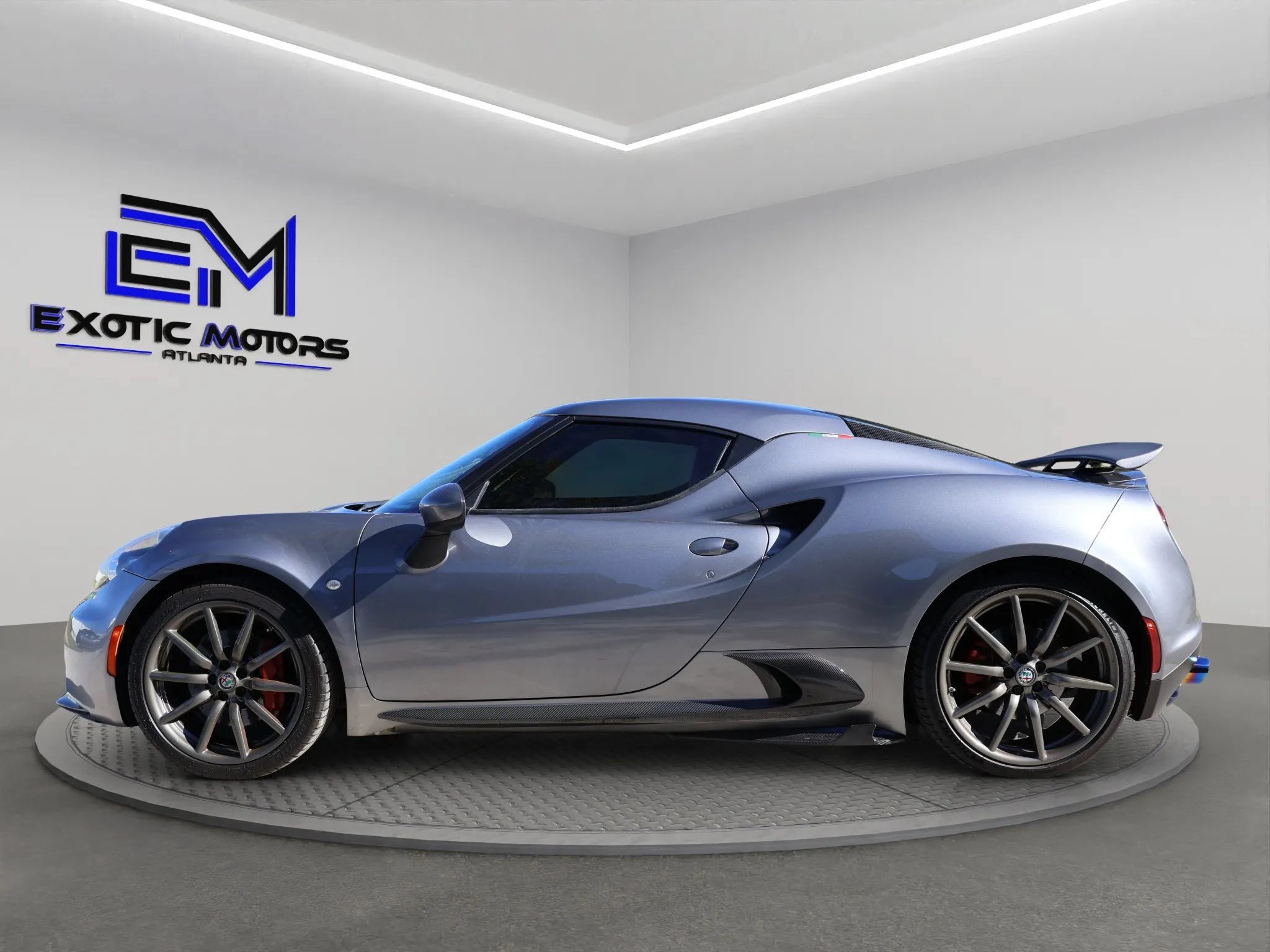Used 2017 Alfa Romeo 4C Coupe RWD image 2
