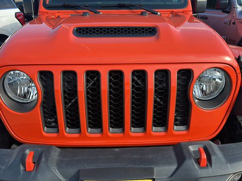 Used 2023 Jeep Gladiator Mojave w/ Cold Weather Group AWD/4WD image 35