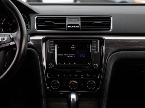 Used 2018 Volkswagen Passat 2.0T SE image 37