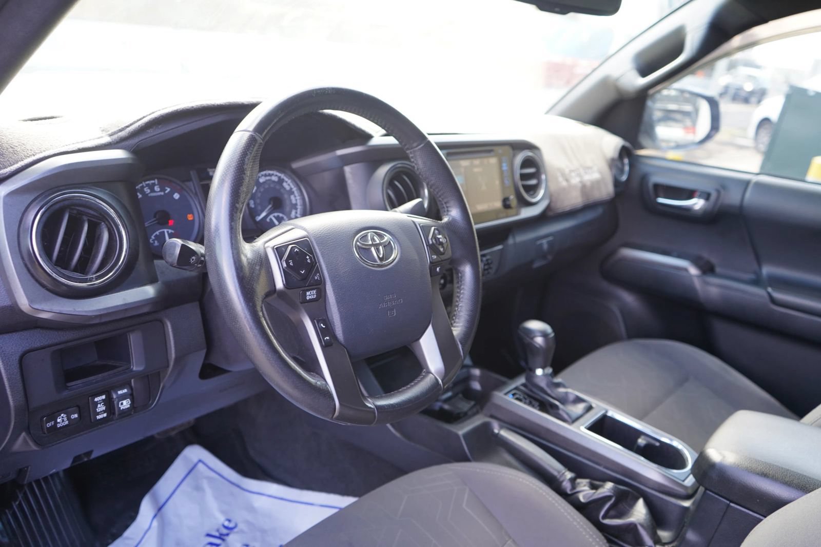 Used 2017 Toyota Tacoma TRD Sport RWD image 8