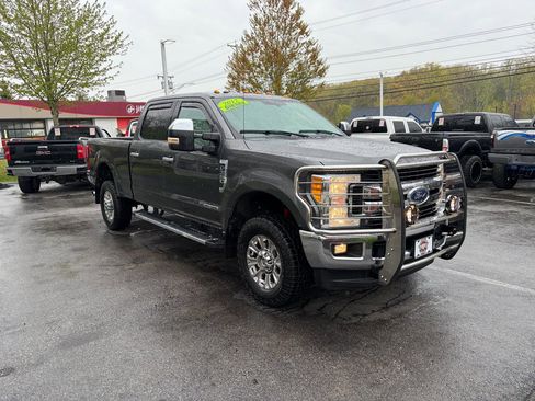 Used 2017 Ford F350 XLT w/ XLT Premium Package AWD/4WD image 4