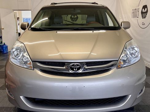 Used 2006 Toyota Sienna XLE Limited image 2
