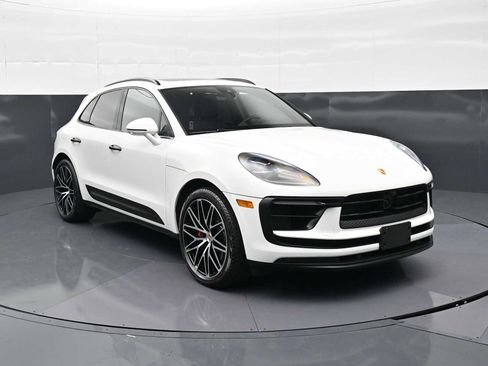Certified 2023 Porsche Macan S AWD/4WD image 27