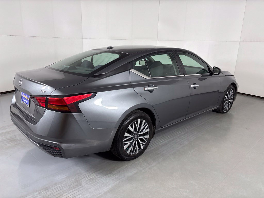 Used 2024 Nissan Altima 2.5 SV FWD image 8
