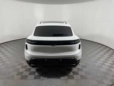 Certified 2025 Porsche Macan Turbo Electric AWD/4WD image 5