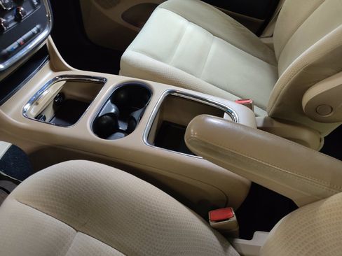 Used 2016 Dodge Grand Caravan SXT w/ Rear Park Assist Package image 26