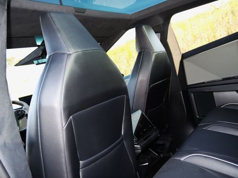 Used 2024 Tesla Cybertruck AWD Crew Cab image 40