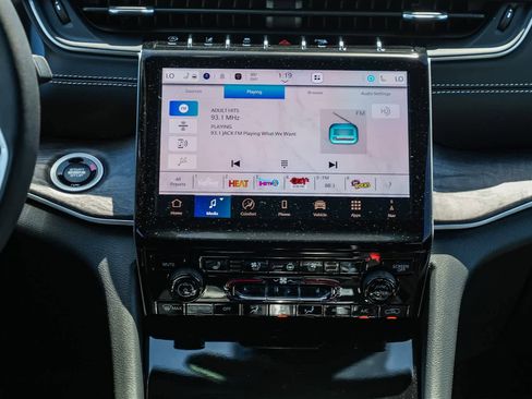 New 2025 Jeep Grand Cherokee L Limited w/ Luxury Tech Group II image 15