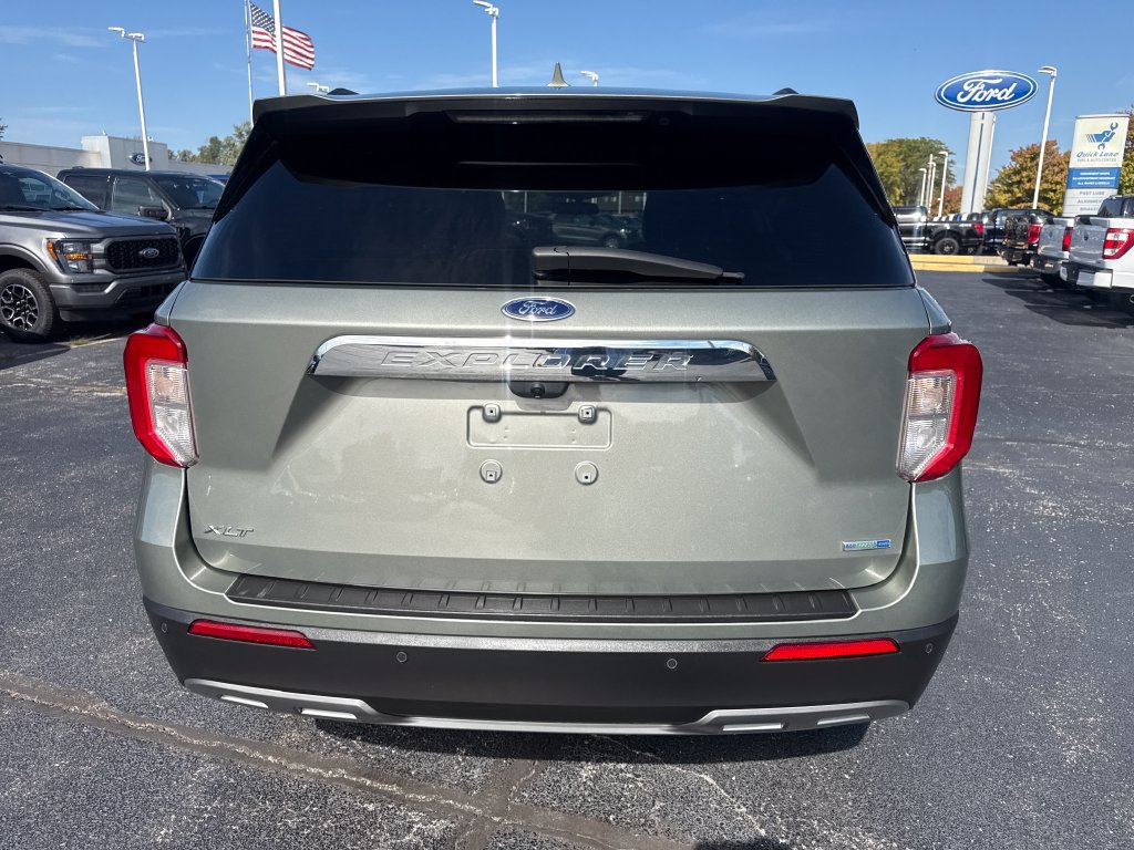 Used 2020 Ford Explorer XLT w/ Equipment Group 202A AWD/4WD image 8