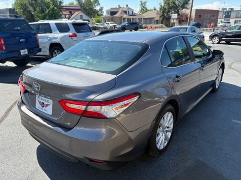 Used 2018 Toyota Camry LE FWD image 8