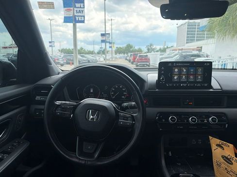 Used 2024 Honda Pilot TrailSport image 15