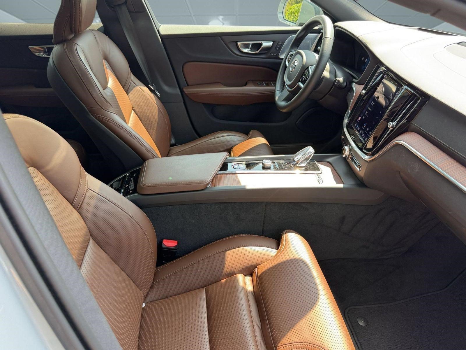 Certified 2025 Volvo V60 B5 Cross Country Ultra AWD/4WD image 25