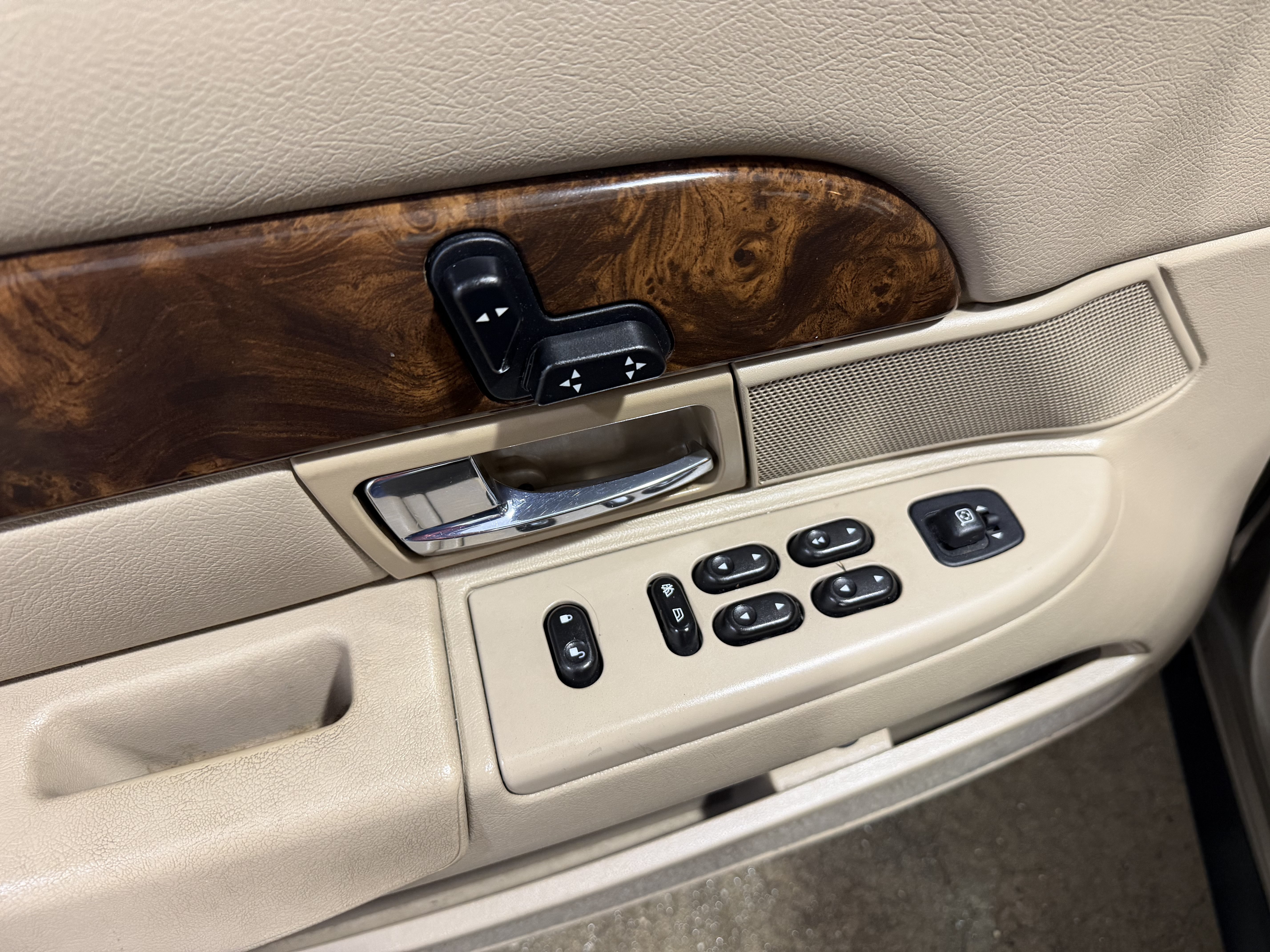 Used 2005 Mercury Grand Marquis LSE RWD image 8