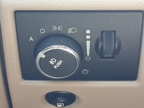 Used 2011 Jeep Grand Cherokee Overland AWD/4WD image 29