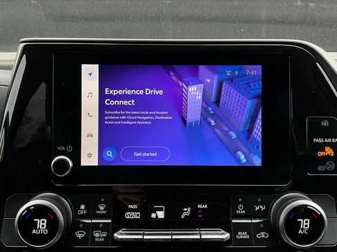 Used 2025 Toyota Highlander LE image 30