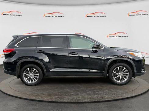Used 2019 Toyota Highlander XLE AWD/4WD image 6