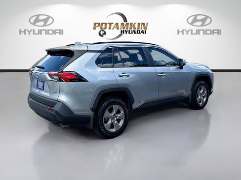 Used 2025 Toyota RAV4 XLE w/ Convenience Package image 5