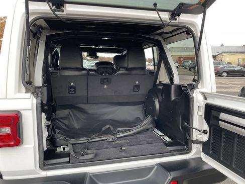 Used 2021 Jeep Wrangler Unlimited Rubicon w/ Trailer Tow Package image 17