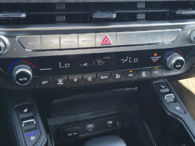 Used 2024 Kia Telluride EX w/ EX Captain's Chair Package FWD image 28