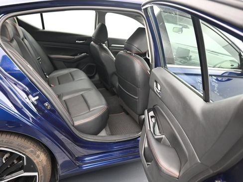 Used 2023 Nissan Altima 2.5 SR FWD image 11