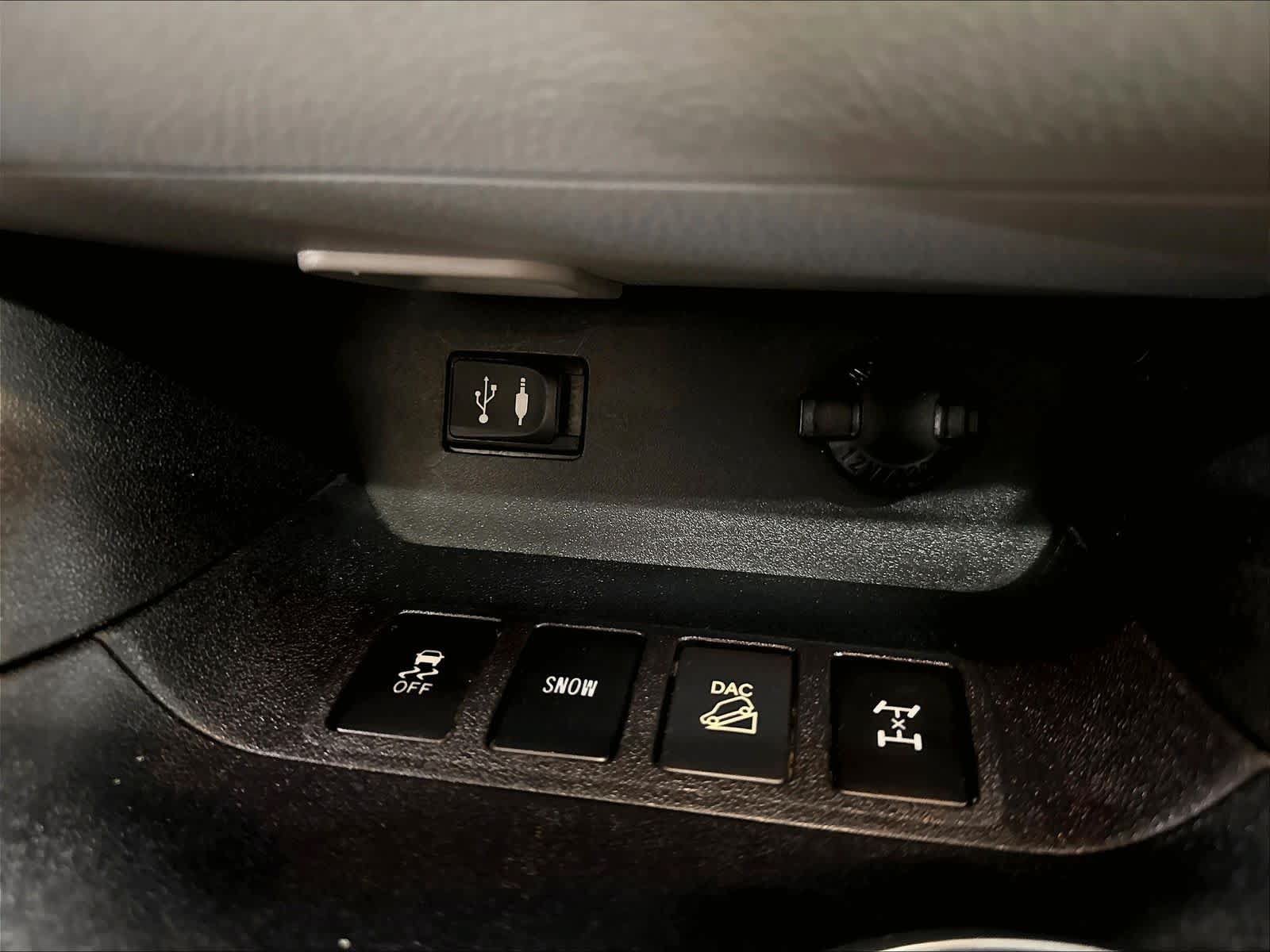 Used 2015 Toyota Highlander XLE AWD/4WD image 33
