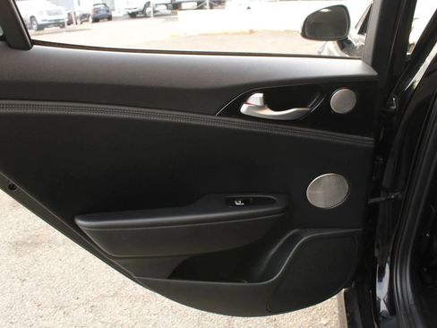 Used 2018 Kia Stinger Premium image 18