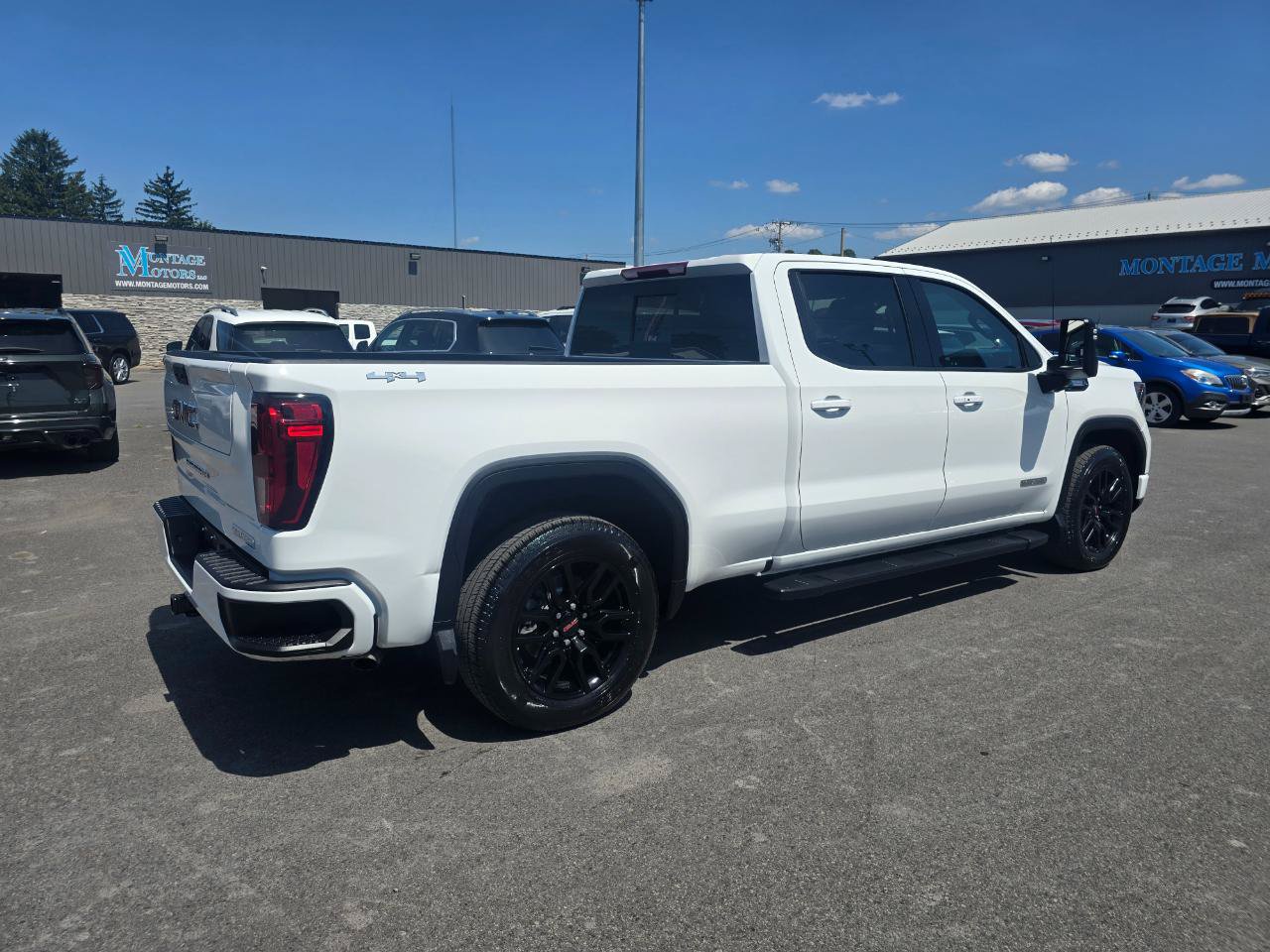 Used 2024 GMC Sierra 1500 Elevation w/ Preferred Package AWD/4WD image 6