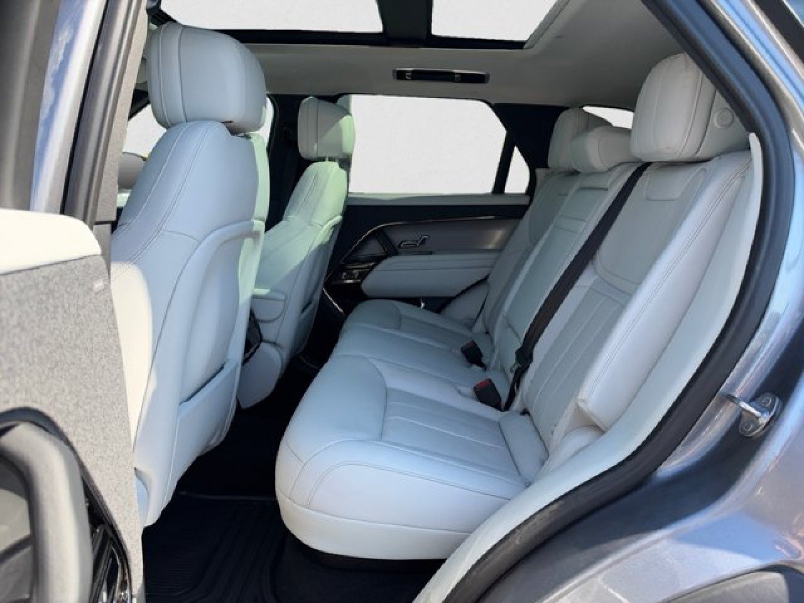 Used 2023 Land Rover Range Rover Sport SE AWD/4WD image 18