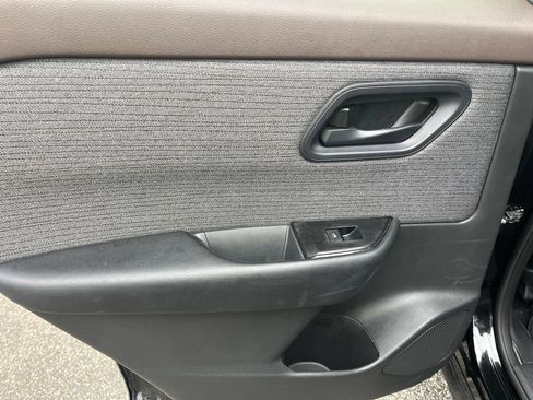 Used 2023 Nissan Rogue S FWD image 29