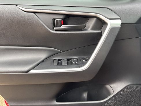 Used 2022 Toyota RAV4 LE image 13