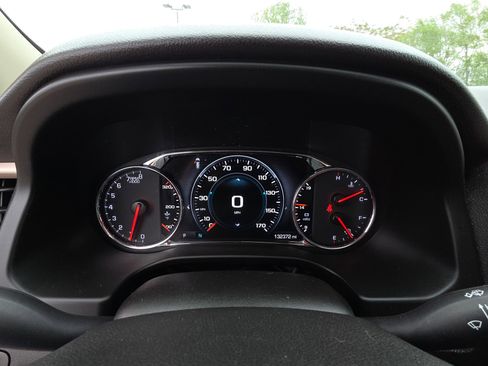 Used 2019 GMC Acadia Denali w/ Technology Package FWD image 16