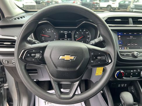 Used 2023 Chevrolet TrailBlazer LS FWD image 17