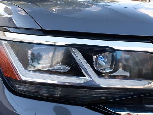 Used 2021 Volkswagen Atlas Cross Sport SE w/ V6 Towing Package FWD image 23