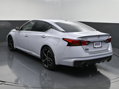 Used 2023 Nissan Altima 2.5 SR w/ SR Premium Package FWD image 6