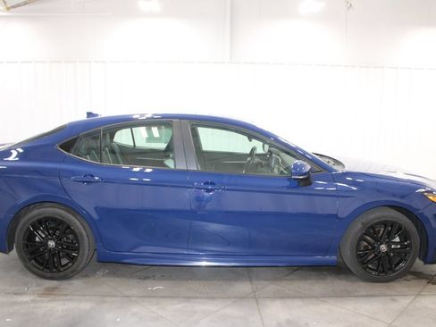 Used 2025 Toyota Camry SE FWD image 11