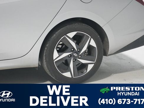 Used 2023 Hyundai Elantra SEL w/ Convenience Package image 25