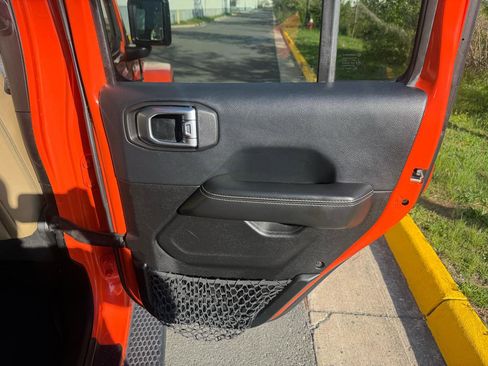 Used 2018 Jeep Wrangler Unlimited Sahara image 23